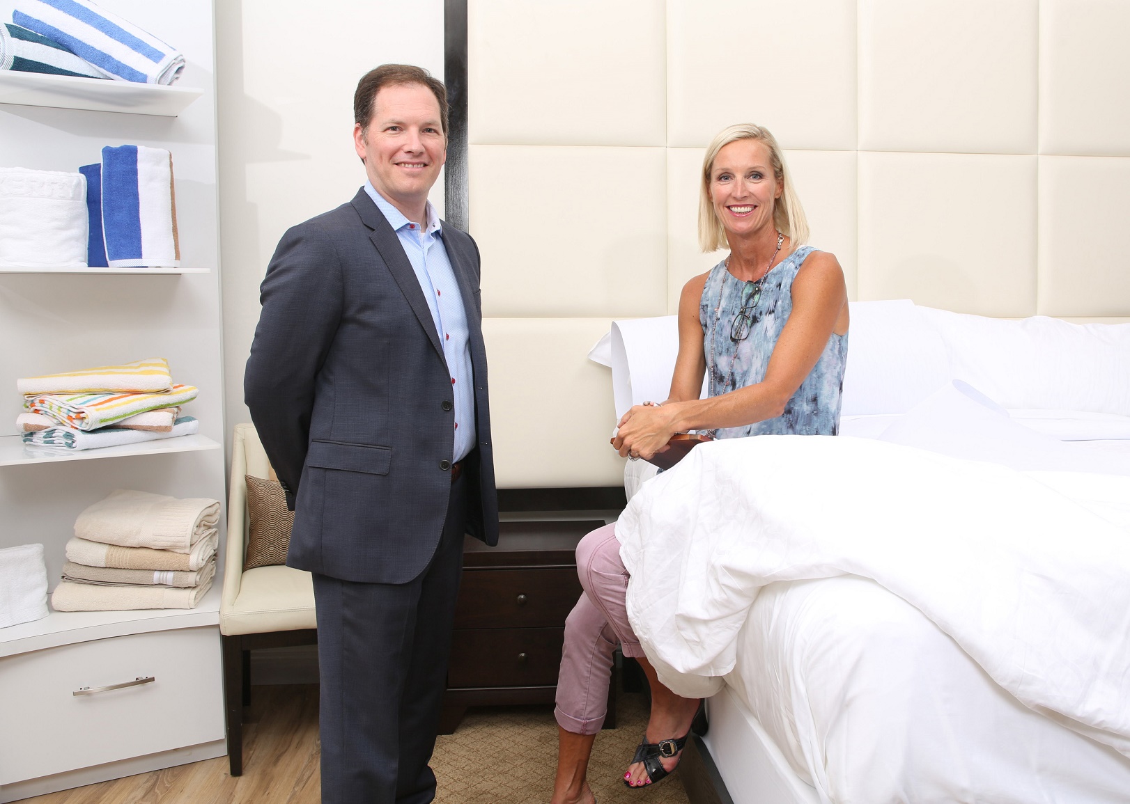 dr-breus-and-candice-olson-6-HR-Consultants-Princess-Cruises-Bed