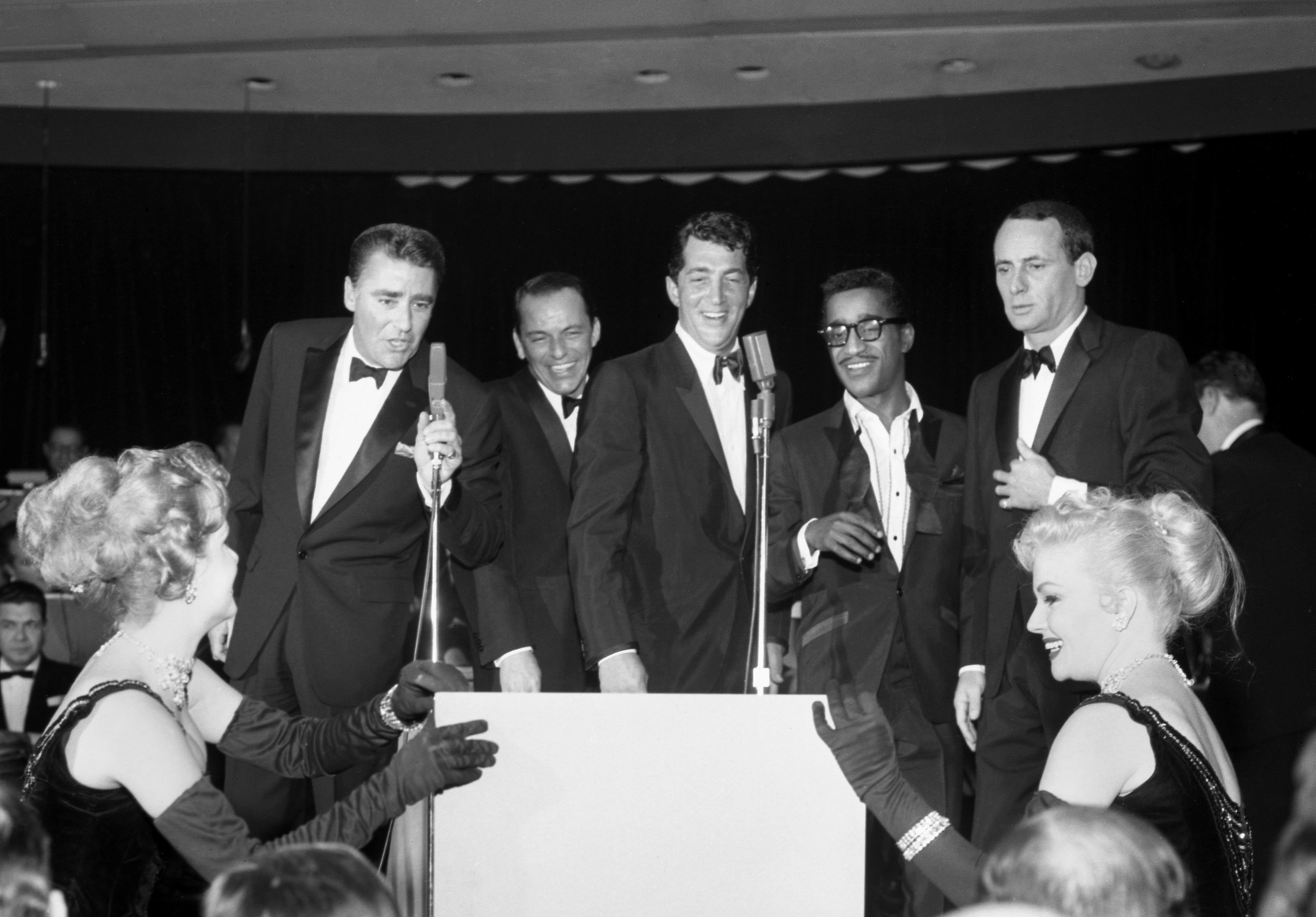 Sands Hotel From Left: Peter Lawford, Frank Sinatra, Dean Martin, Sammy Davis Jr. and Joey Bishop. 1/20/1960.
